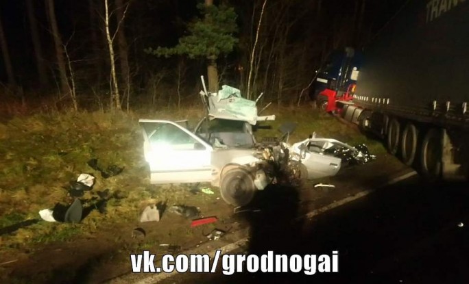 Смертельная авария возле Сморгони: автомобиль выехал на встречку и столкнулся с грузовиком