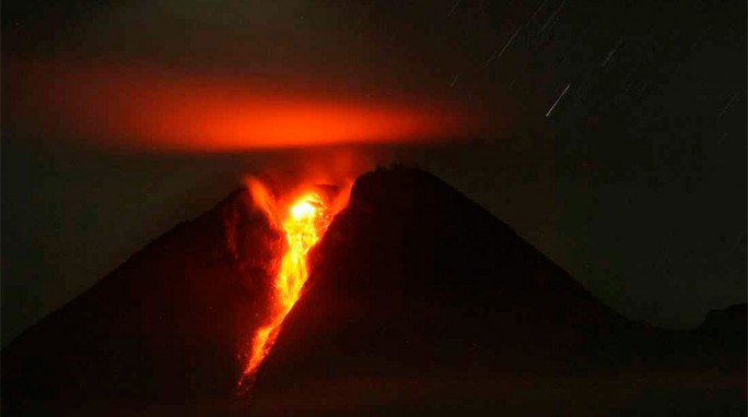В Индонезии зафиксировали извержение самого активного вулкана