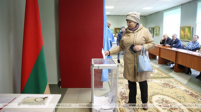Участки для голосования на парламентских выборах закрылись в Беларуси