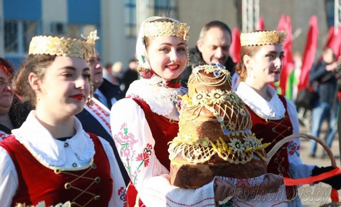 Тематические площадки, награждение лучших хлеборобов и громкий хедлайнер. Программа «Дажынак-2019» в Сморгони