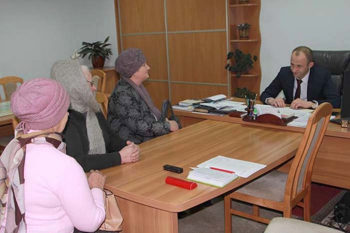 С какими вопросами обратились люди к председателю Мостовского райисполкома на приёме граждан
