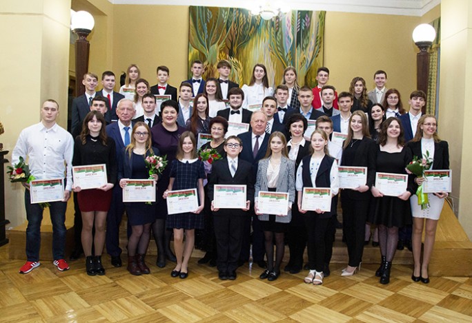 Талантливая молодёжь Мостовщины награждена премией имени Дубко