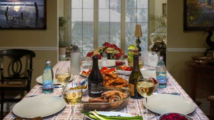 Диетологи: Рецепты популярных салатов для новогоднего стола стоит пересмотреть