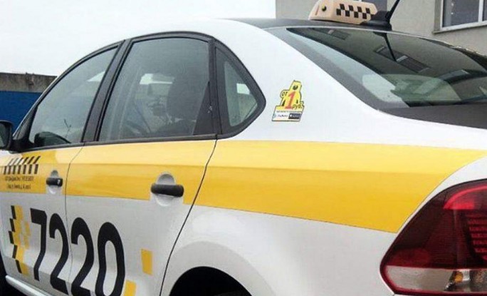 Водитель такси принял роды прямо в автомобиле в Лиде