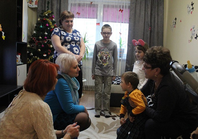 В рамках благотворительных акций дети Мостовщины окружены вниманием и заботой. Профсоюзные лидеры вручили новогодние подарки