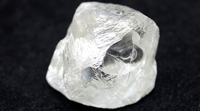 Большой алмаз возрастом около двух миллиардов лет нашли в Якутии