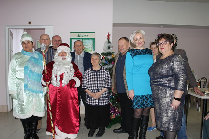 Акция «С новым годом, ветеран!» прошла в ГУ «Куриловичский дом-интернат для престарелых и инвалидов»