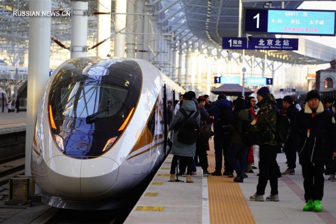 В Китае запустили высокоскоростной поезд, разгоняющийся до 350 км/ч