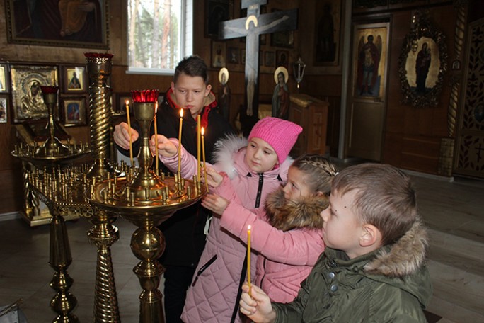 С первой звездой: как отмечают праздник Рождества Христова на Мостовщине православные верующие