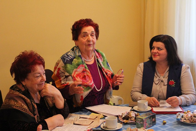 Мостовские оптимисты  собрались вместе в социальной гостиной