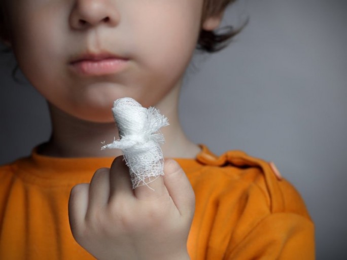 Как правильно лечить небольшую рану у детей, чтобы не было грубого рубца