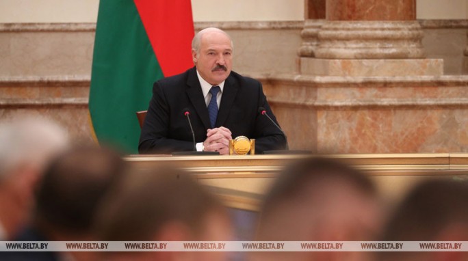 Как возвращать долги и где брать кадры - у Александра Лукашенко обсудили будущее агрокомплекса Витебской области