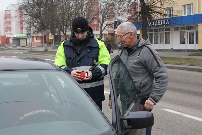 Рейды по профилактике нарушений правил проезда пешеходных переходов проводят сотрудники ОГАИ Мостовского РОВД