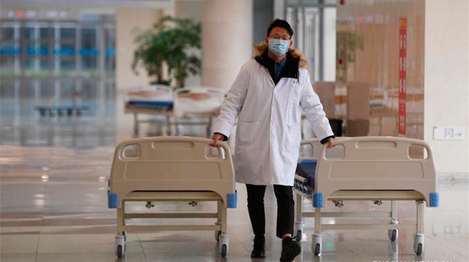 Число погибших в Китае из-за нового коронавируса выросло до 213