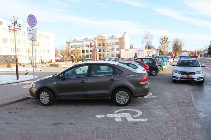 Вам будет интересно узнать, кто может парковать автомобили на местах для инвалидов