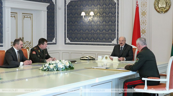 'Вызовов и угроз не становится меньше' - у Президента обсудили ситуацию на белорусской границе