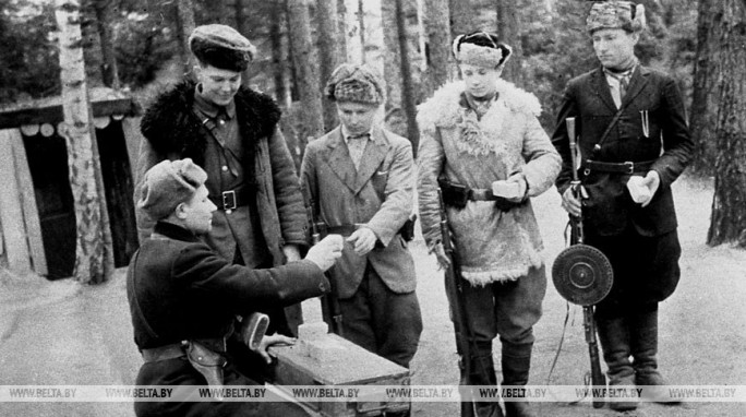 К 75-летию Великой Победы. Партизанский быт.  Архивные фото БЕЛТА