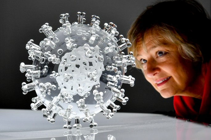 Средство от коронавируса ищут сотни ученых