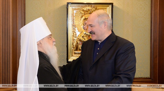 Вы подаете пример милосердия и справедливости - Лукашенко поздравил Митрополита Филарета с 85-летием