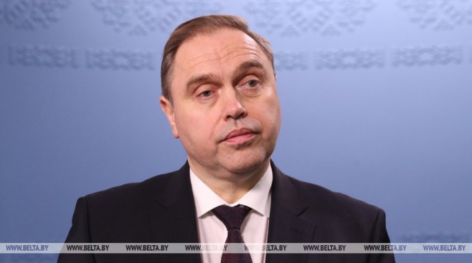 Правительство рассматривает вопрос дополнительного поощрения медиков, работающих с коронавирусными больными - Владимир Караник