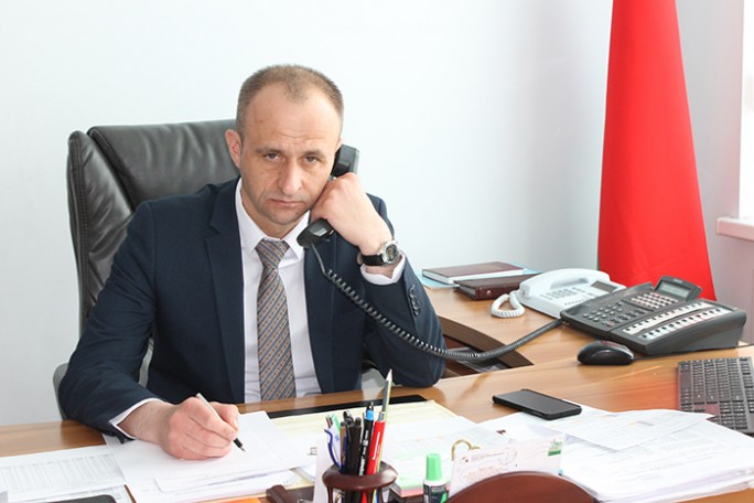 Прямую телефонную линию с жителями района провёл председатель Мостовского райисполкома Юрий Валеватый