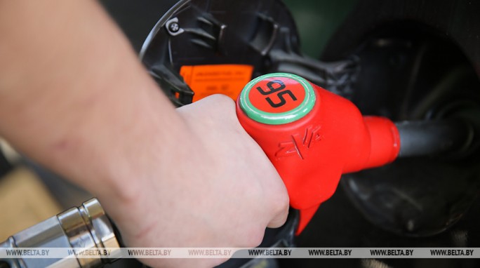 Топливо на АЗС в Беларуси с 26 апреля дешевеет на 1 копейку