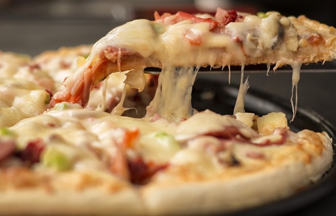 Опасная пицца: чем вредна такая пища для организма?