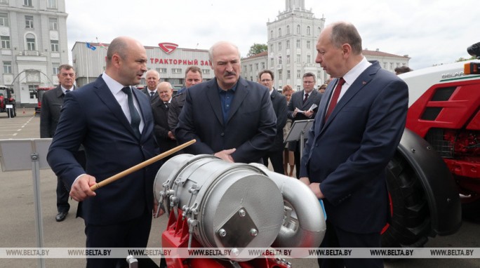 Александр Лукашенко о работе предприятий: на богатом Западе уже дикая безработица, слава богу, что мы этого избежали