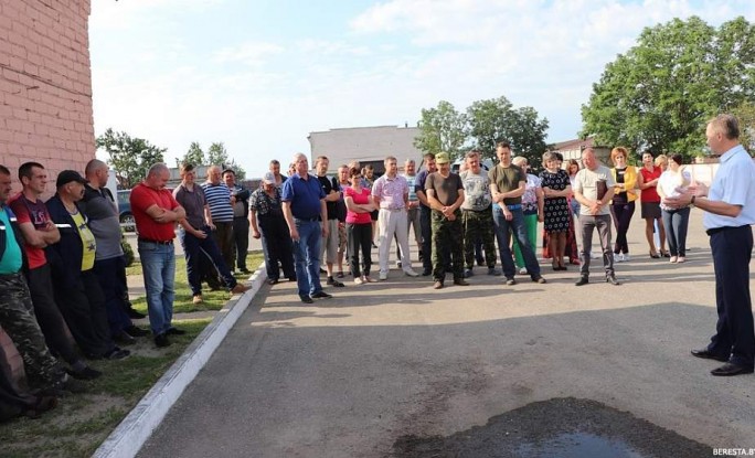 Председатель Гродненского областного Совета депутатов Игорь Жук провел встречи с населением Берестовицкого района