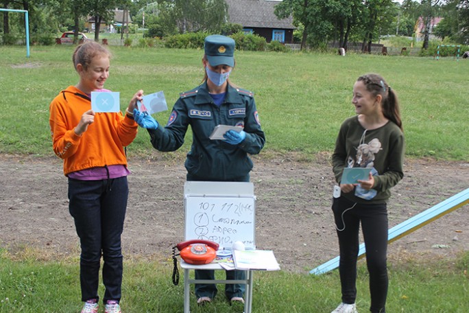 «Каникулы  без дыма и огня»: инспекторы Мостовского РОЧС посещают детские оздоровительные лагеря