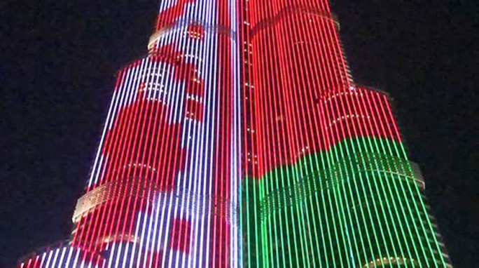 Самое высокое здание в мире окрасилось в цвета белорусского флага в честь Дня Независимости