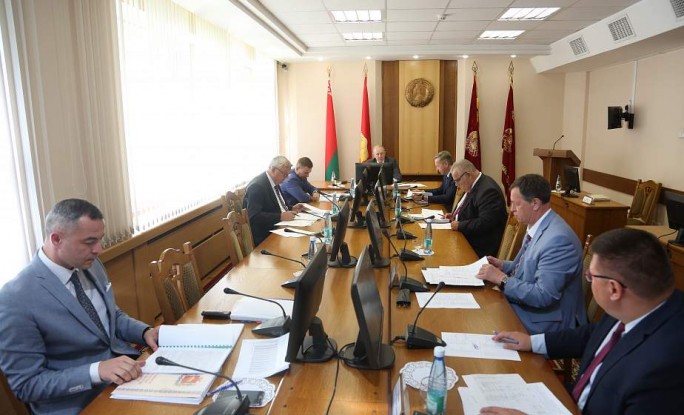 На заседании облисполкома проанализировали работу по социально-экономическому развитию Зельвенского района