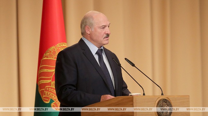 Александр Лукашенко: первейший и наиважнейший вопрос - сохранить страну