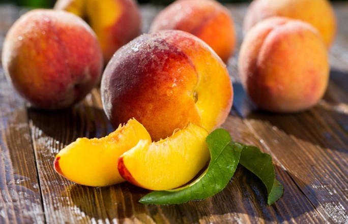 Названы полезные свойства персиков