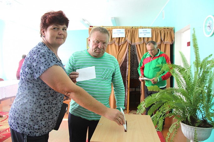 За родную Беларусь. Активно идёт голосование на участке в агрогородке Дубно