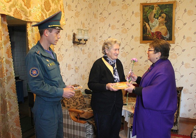 В День пожилых людей ветеранов и узников Мостовщины поздравили районный совет ветеранов и РОЧС