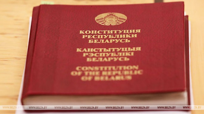 'Конституцию на улице не напишешь' - Александр Лукашенко встретился в СИЗО КГБ с членами координационного совета