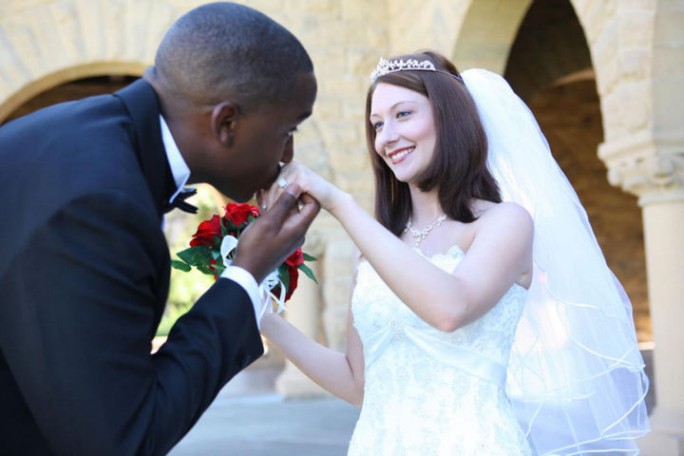 Любовь без границ: с гражданами каких стран регистрируют браки мостовчане