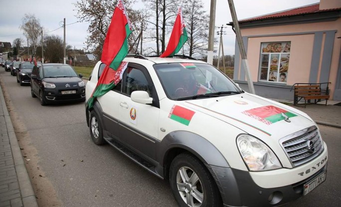 Участники республиканского автопробега 'За единую Беларусь!' посетили Жировичи (видео)