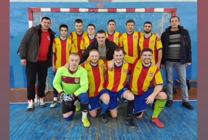 Мостовчане одержали уверенную победу в игре по мини-футболу
