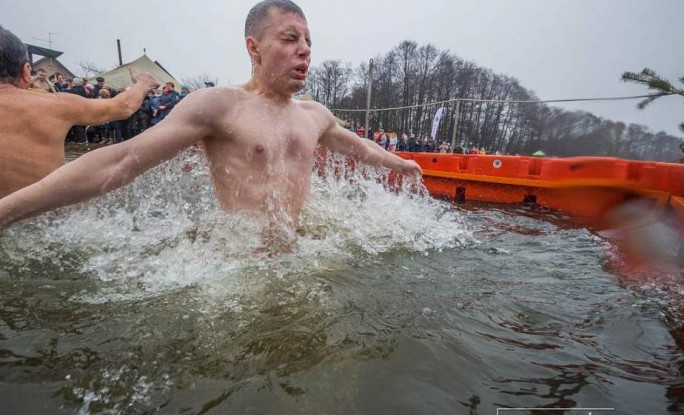 Кому лучше отказаться от крещенских купаний. Советы медиков, 'моржей', спасателей
