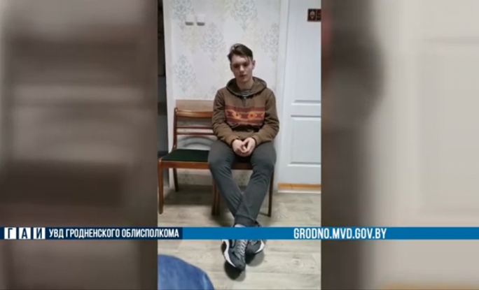 В Гродно и в Росси задержали молодых людей и завели уголовное дело за надругательство над государственными символами