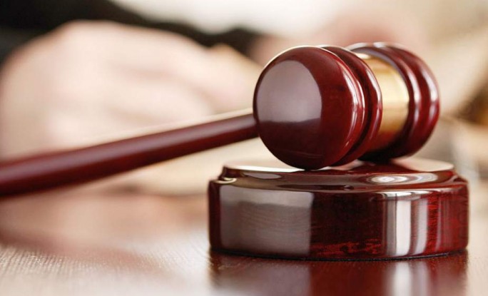 Двое мужчин прыгали по автомобилю милиции - суд вынес приговор