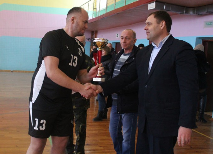 Узнайте, кто стал победителем открытого турнира по волейболу памяти воина-интернационалиста Александра Савчука