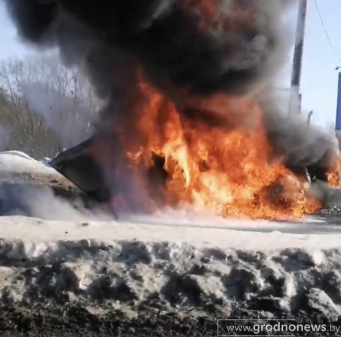 В Гродно на ходу загорелся погрузчик Амкодор