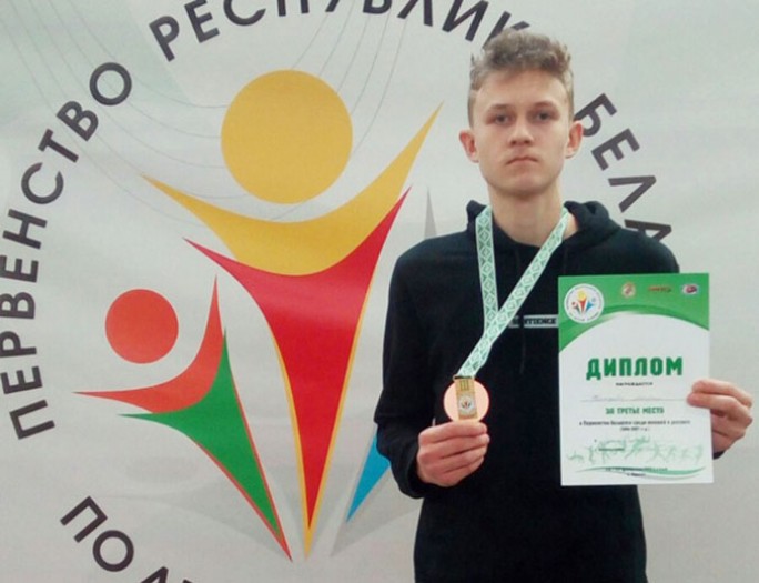 Мостовчанин Максим Житкевич достойно выступил на первенстве Республики Беларусь по лёгкой атлетике
