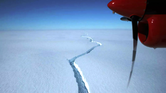 От Антарктиды откололся айсберг площадью 1270 квадратных километров