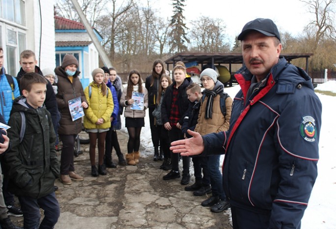 Осторожно: тонкий лёд. Как не попасть в ледяной плен, рассказали в Мостовской районной организации ОСВОД