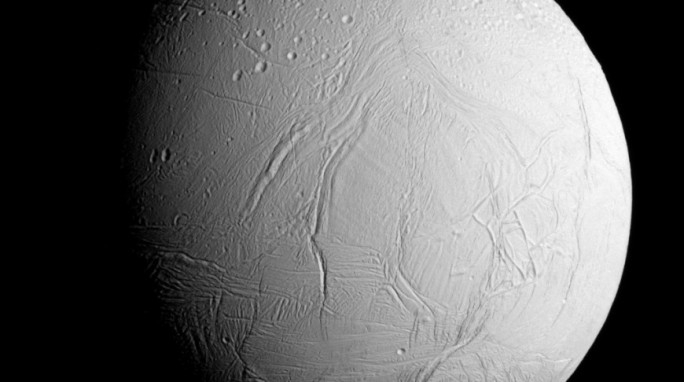 На спутнике Сатурна обнаружен океан с бурными течениями