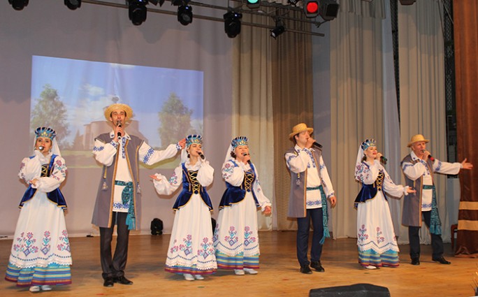 В Мостах праздновали День единения народов Беларуси и России
